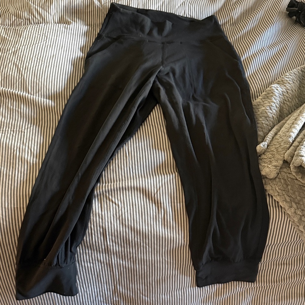 Lululemon Align Jogger 23”, size 4